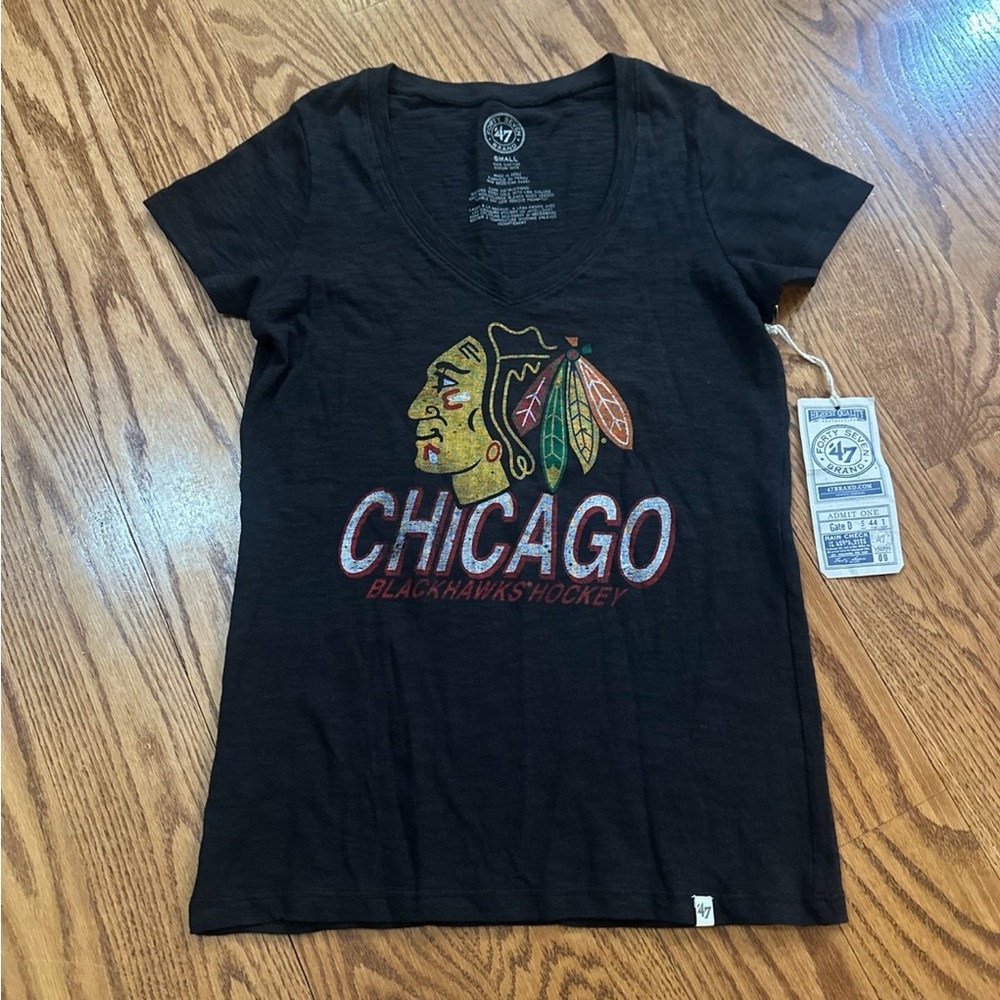 NWT Chicago Blackhawks Vneck Tee Womens Small